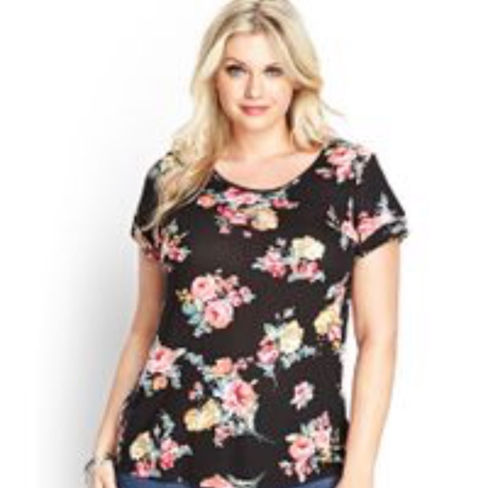 Cute Forever 21 Black Floral Boxy Tee!  🌸